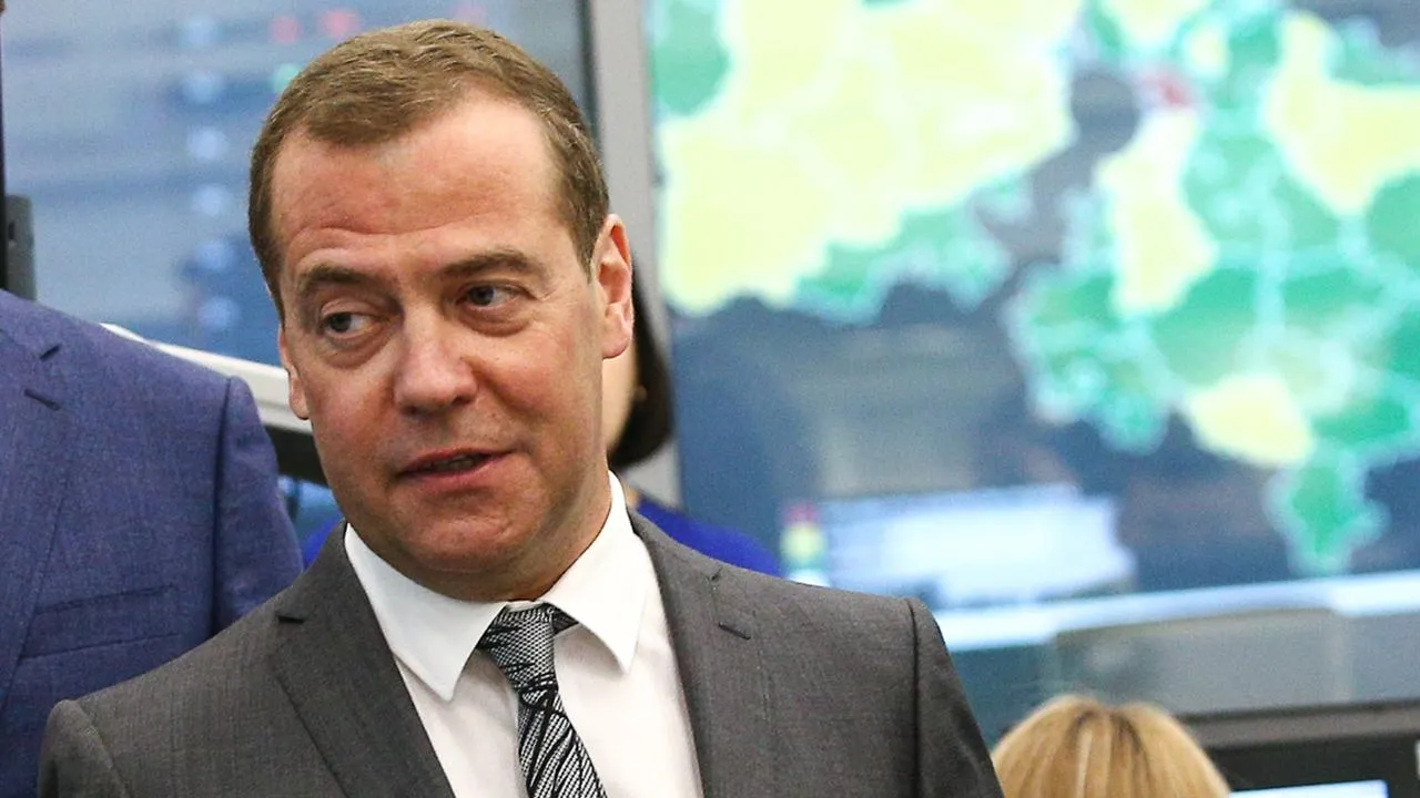 Медведев передал Си Цзиньпину послание от Путина в ходе визита в Китай