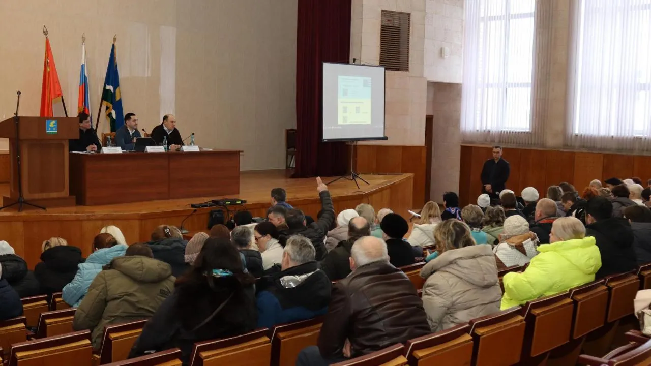 Представители Минстройкомплекса Подмосковья встретились с жителями аварийного жилья в Ступино