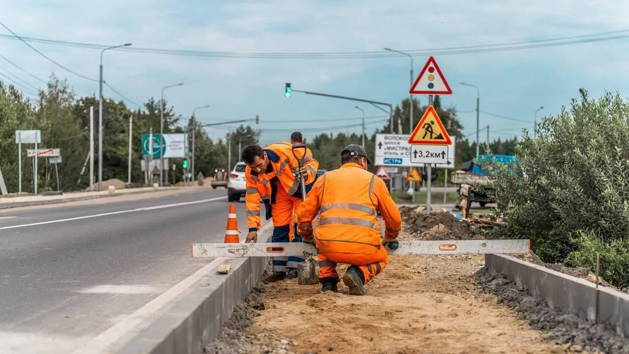 В Подмосковье продолжается строительство тротуаров