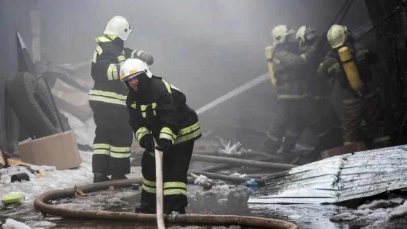 Пожарные ликвидировали возгорание на складе в Новой Москве