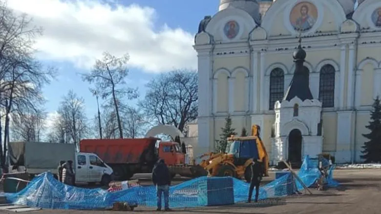 Древнее подземелье обнажилось при провале грунта у храма под Дмитровом