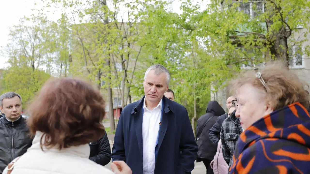 «Пришли к компромиссу»: глава Фрязино обсудил на личной встрече проблему с парковкой на ул. Луговой
