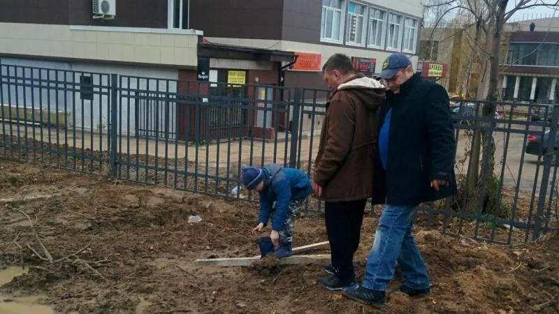 Грязь засосала ребенка в Наро-Фоминске
