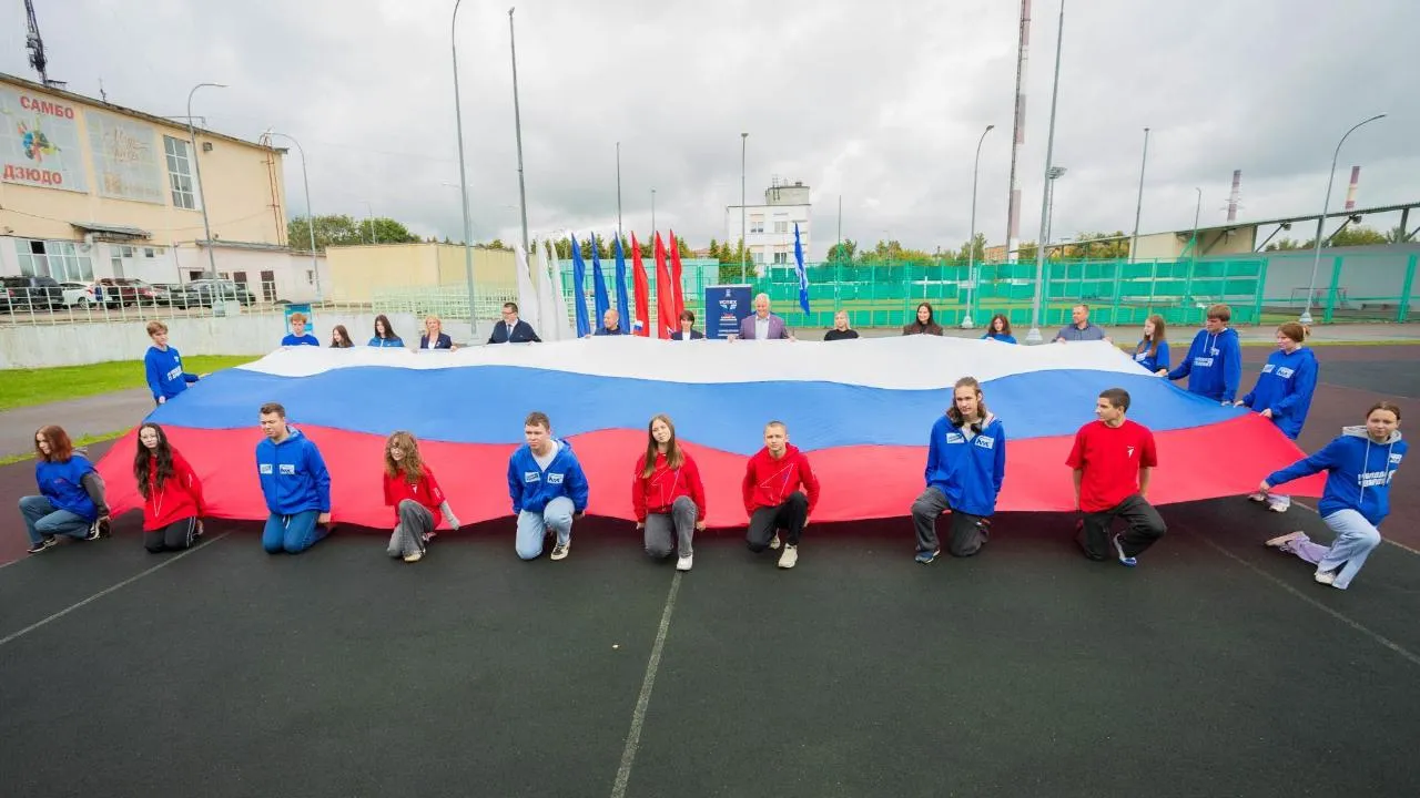 В Кашире в День Государственного флага России провели праздничный флешмоб