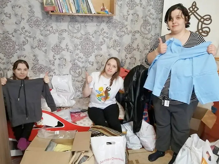Бизнес в пандемию и поддержка детдомов: подмосковные предпринимательницы передали одежду сиротам