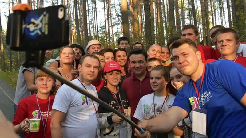 Губернатор поздравил всех молодых людей с Днем молодежи