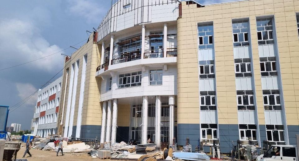 Школу и детский сад достроят в Дзержинском к осени