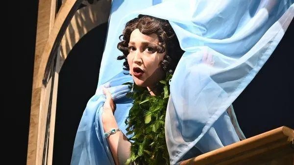 Бузова вновь выйдет на сцену МХАТа