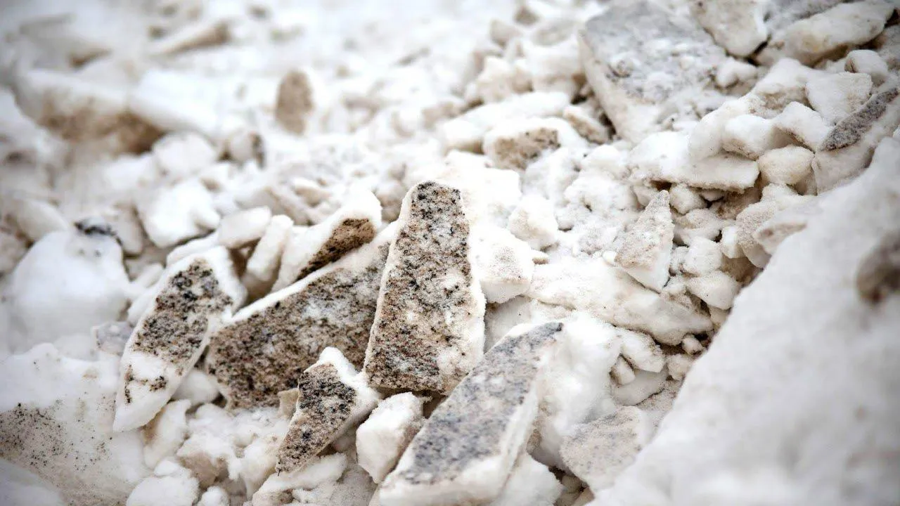 Снежный плен: жители Новосибирска заблокированы из‑за грузовиков и плохой уборки