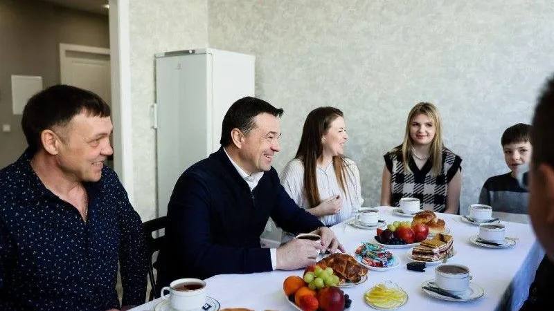 Губернатор поздравил семью дольщиков ЖК «Ногинск» с новосельем