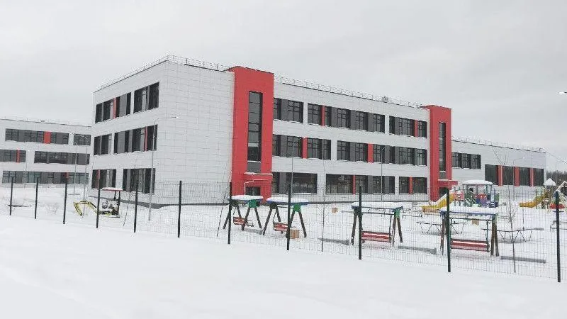 В Истре энергетики подключили к электросетям школу