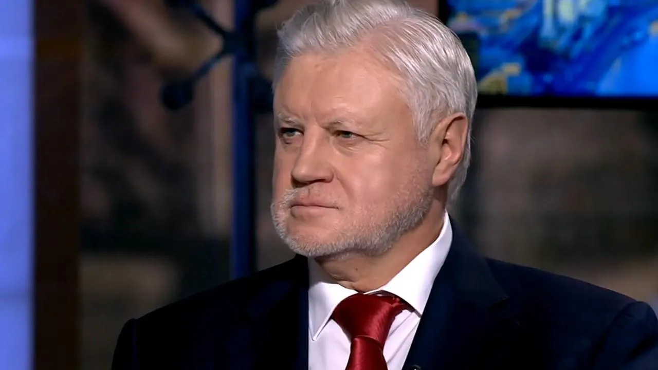 Депутата Миронова заметили в Госдуме в футболке с Путиным и ракетой «Орешник»