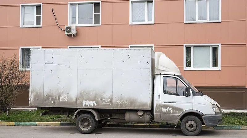Убирать коммерческий транспорт из дворов начнут в Ленинском округе с первого мая