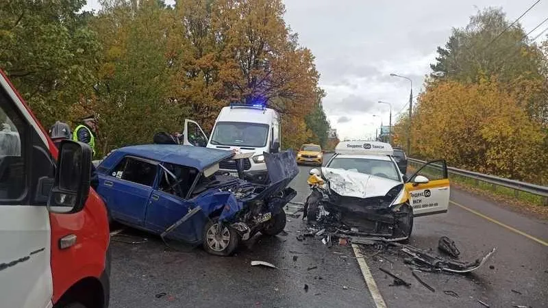 Спасатели «Мособлпожспас» оказали помощь семерым пострадавшим в ДТП в Одинцовском округе