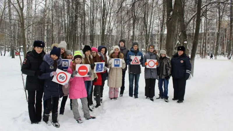 Увлекательный квест по ПДД провели автоинспекторы в Пушкине