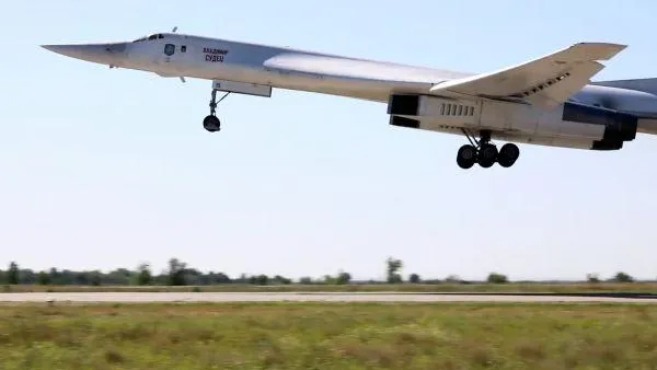 Обновленный ракетоносец Ту-160 совершил испытательный полет