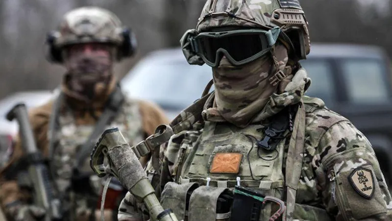 «Военная форма для них как спецовка дворника»: рестораторы объяснили, почему солдат не пускают в бары