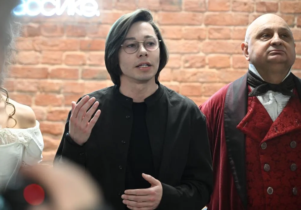 Бикбаев в качестве худрука Театра на Покровке перед показом спектакля «Дубровский»