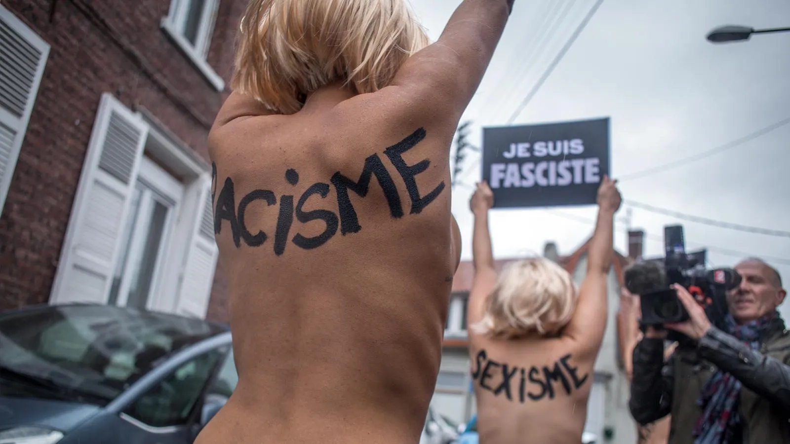 Акция Femen во Франции. Michael Bunel