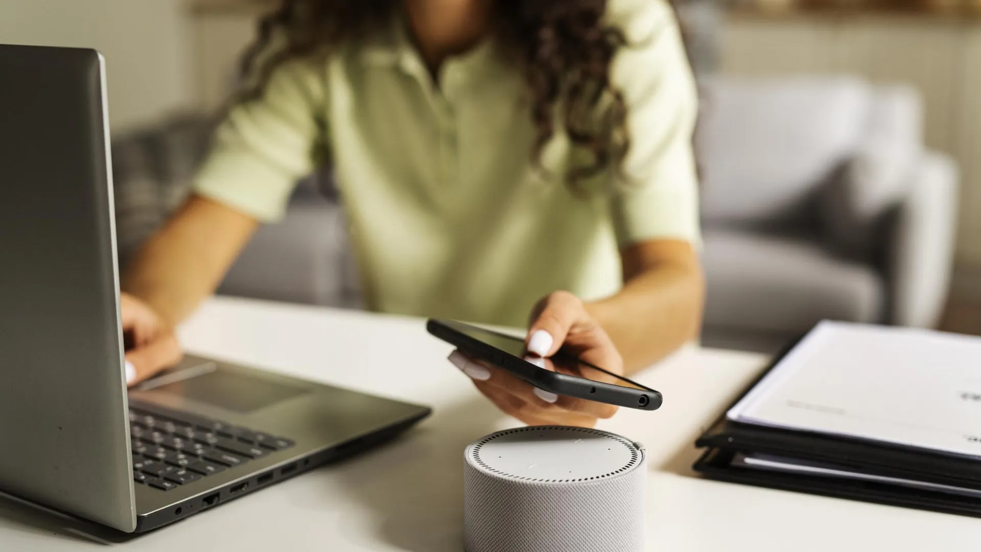 Юрист Хаминский считает, что голосовой помощник «Алиса» обязан уважать российские законы