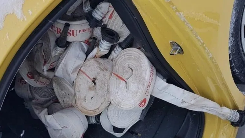 Десятки пожарных рукавов похитили из машины в Королеве