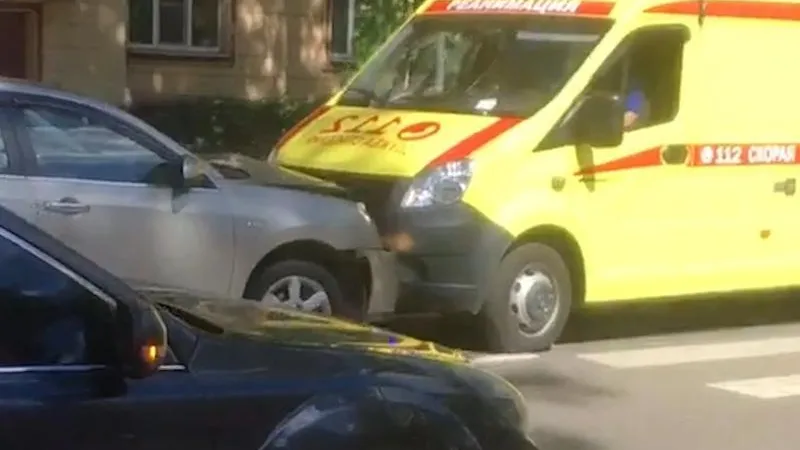 Автоледи протаранила реанимобиль, ехавший на вызов, в Королеве