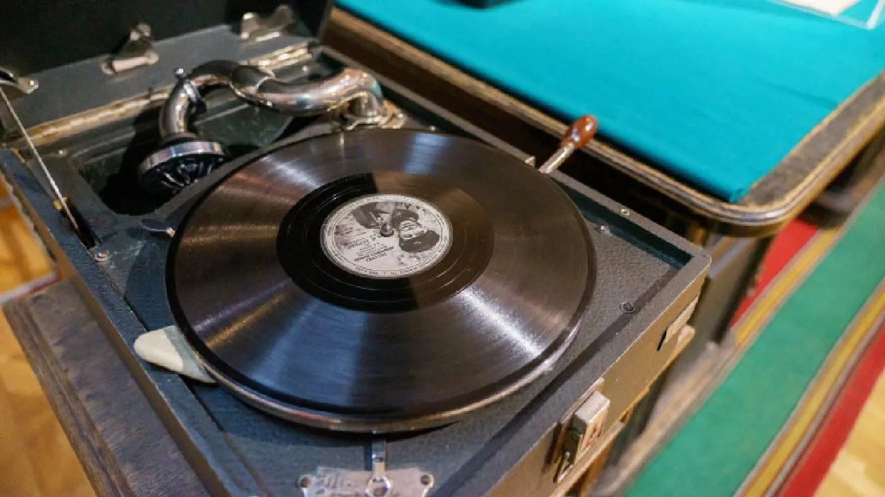 Виниловые пластинки продают по символическим ценам в Приморском крае
