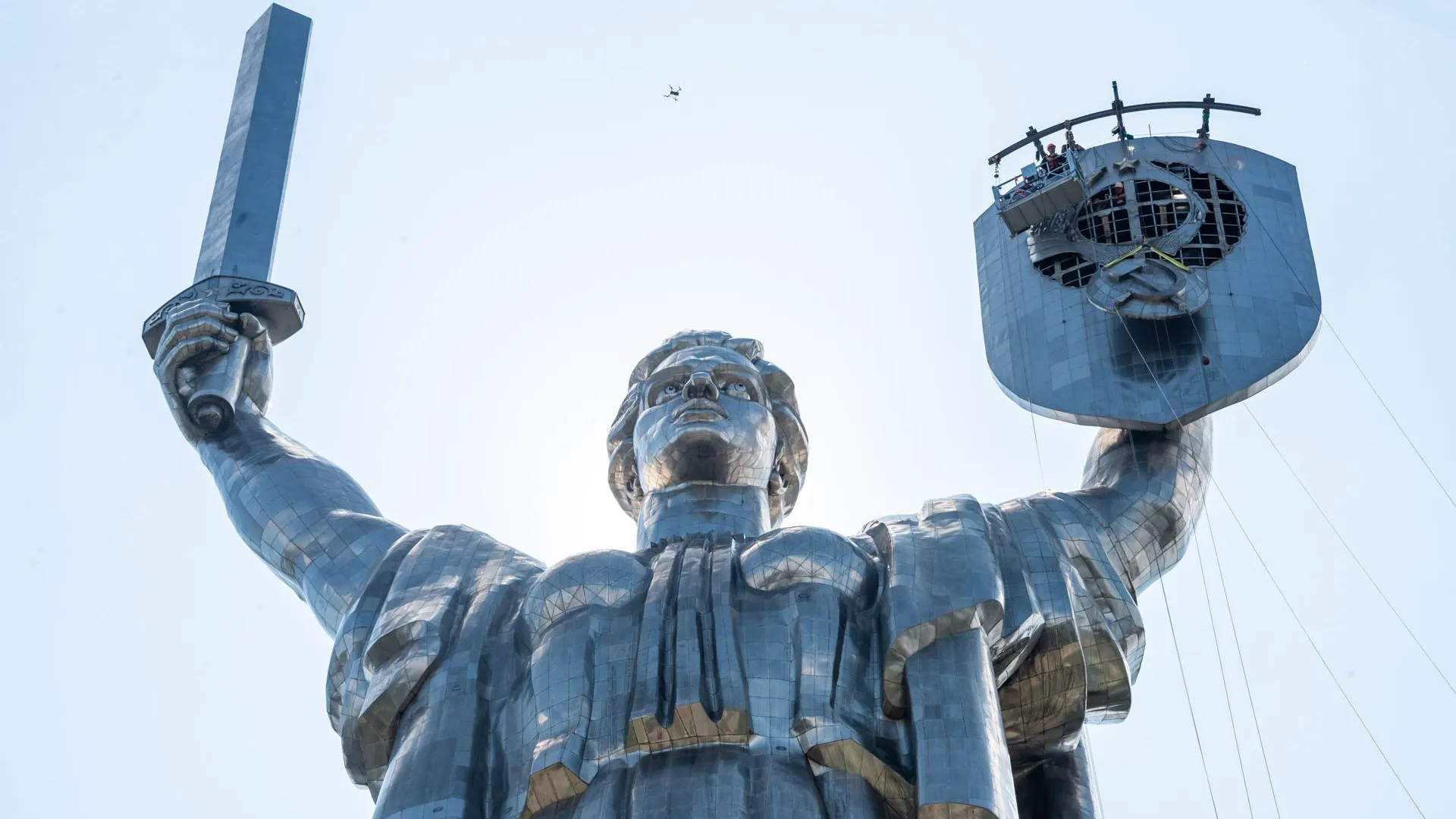 В Киеве захотели демонтировать с "Родины-матери" еще одну деталь