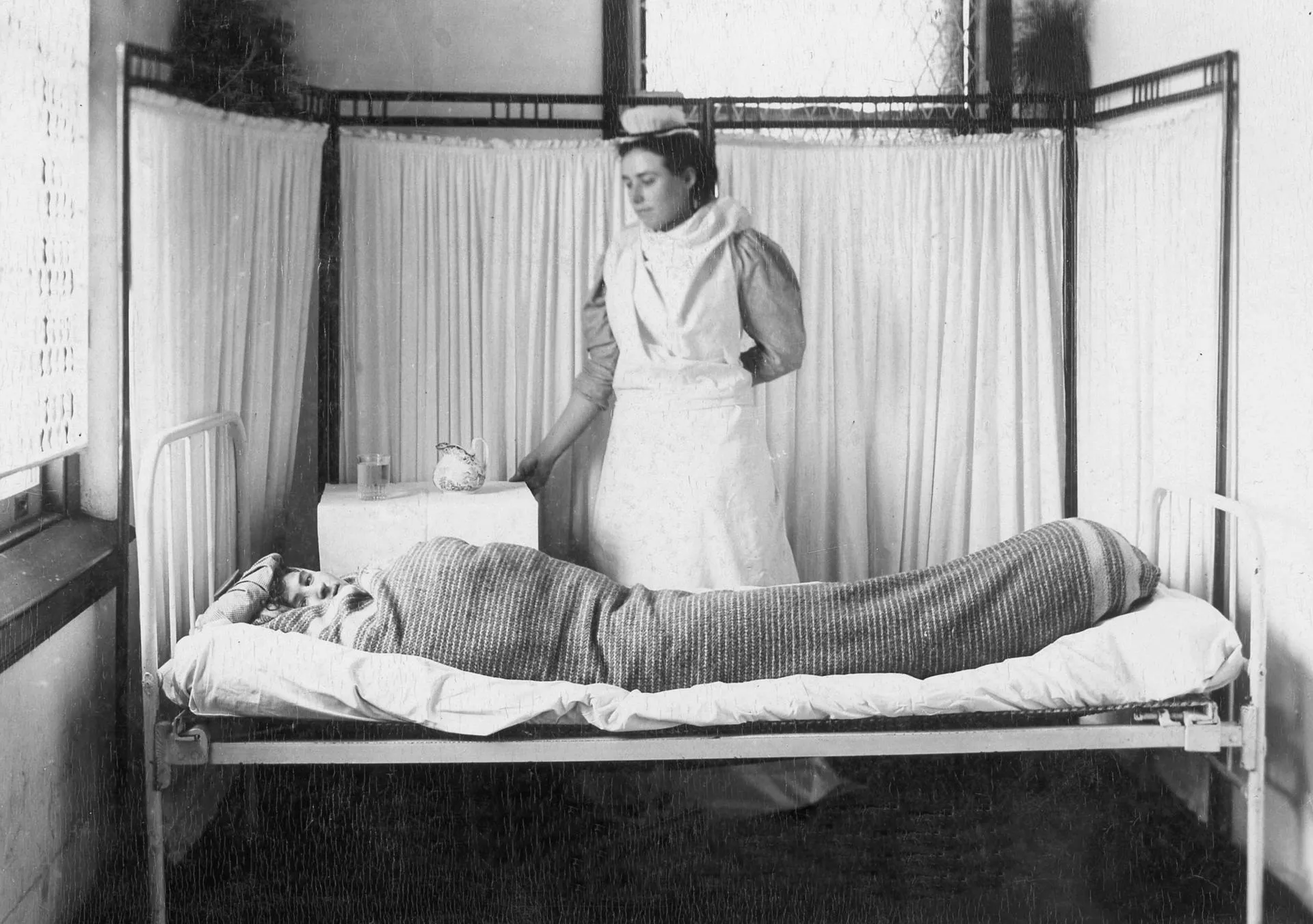 Лечение психически больного человека в США, 1904 год. Scherl