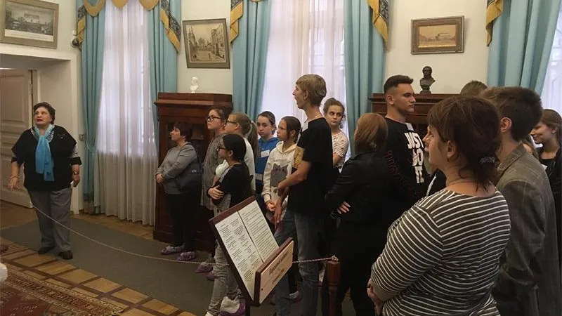 «Химия» на пищевом производстве, «История» в усадьбе: школьники Подмосковья с сентября посетили уже 250 «живых» уроков 