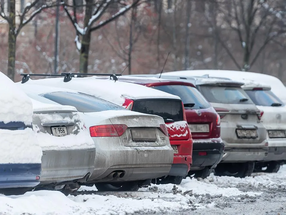 Делайте это каждые четыре часа: автоэксперт дал советы по обслуживанию машины в мороз
