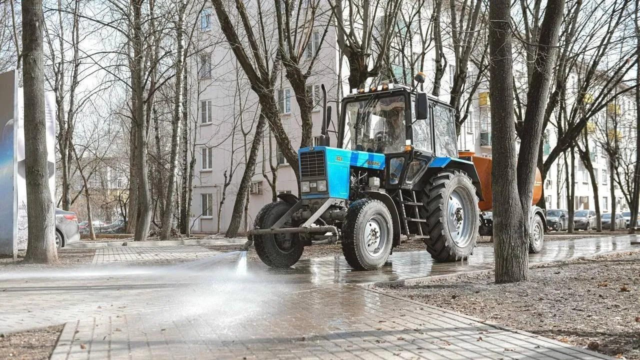 В Подмосковье парк коммунальной техники перевели на летний режим работы