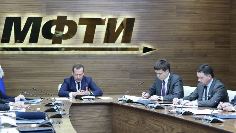 Легендарный вуз. Дмитрий Медведев высоко оценил уровень развития МФТИ
