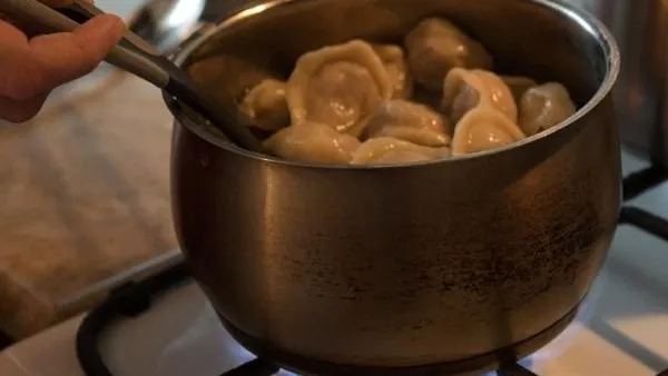 Шеф-повар рекомендует получать удовольствие от приготовления пищи в условиях самоизоляции