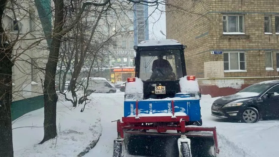 В Химках коммунальщики устранят последствия снегопада