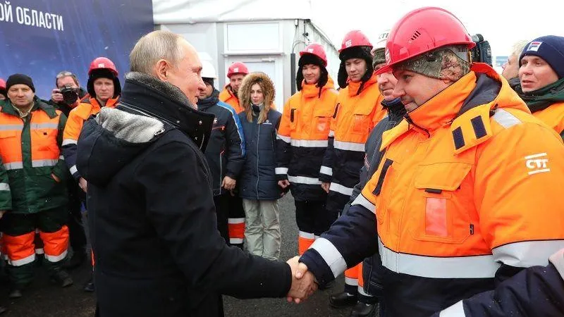 «Россия строит основу для долгосрочного развития» — политолог о послании Путина