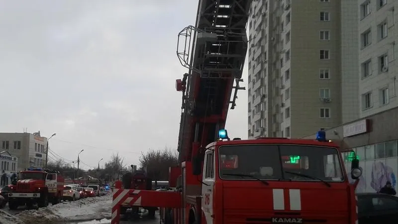 Женщину с ребенком спасли из огня при пожаре в Коломне