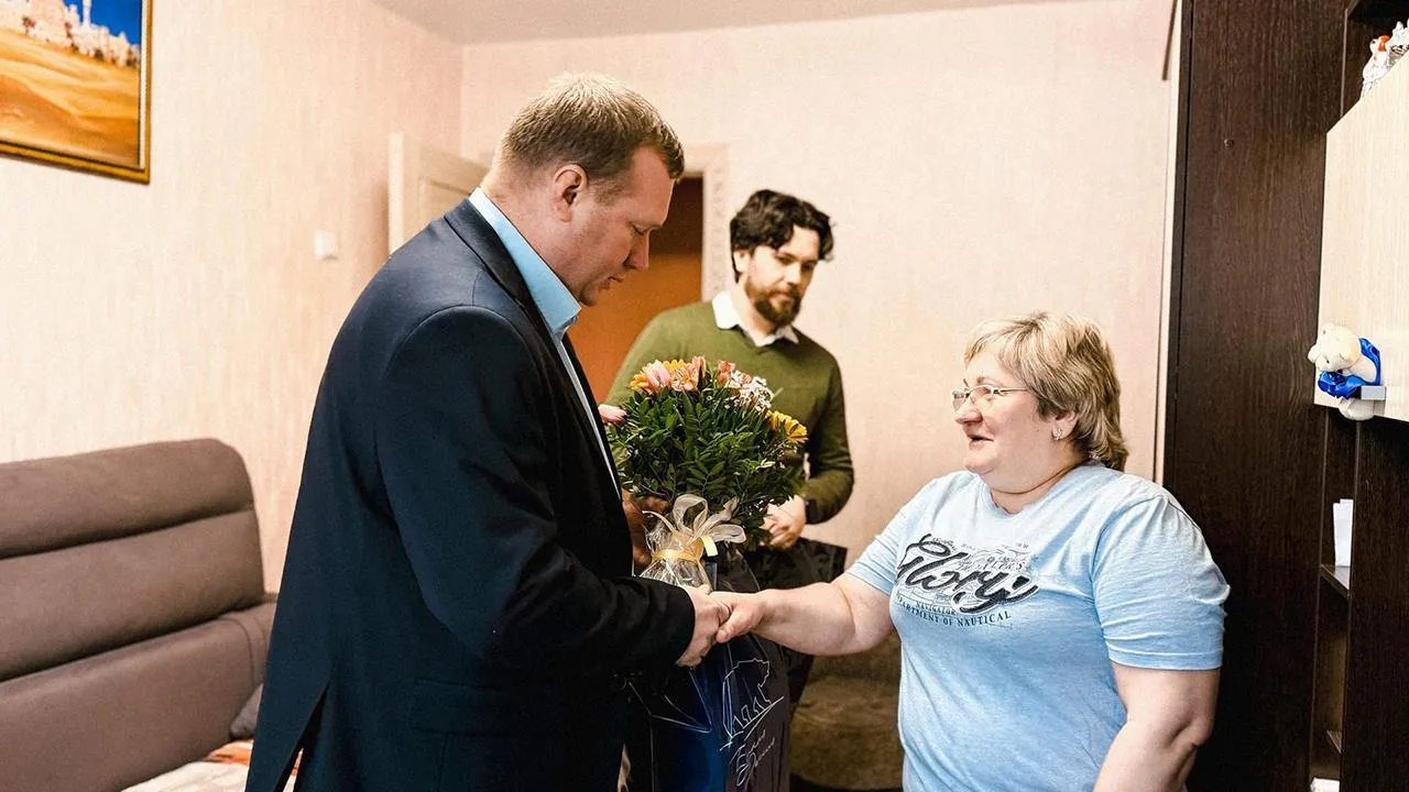 Депутат Мособлдумы Коркин в Луховицах поздравил родных участников СВО с 8 марта