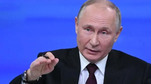 Политолог Марков назвал самый острый вопрос президенту во время «Прямой линии»
