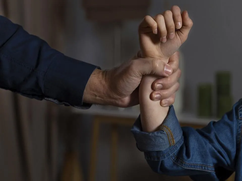 «Желание спасать других людей»: как понять, что вы абьюзер