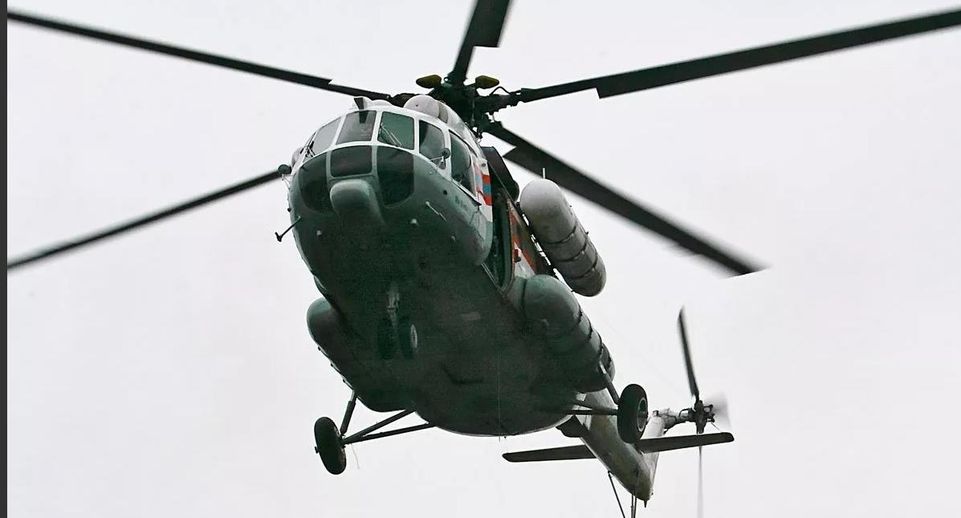 Сгоревший вертолёт Ми-8 сняли на видео на горе под Хабаровском, экипаж на связь не выходит
