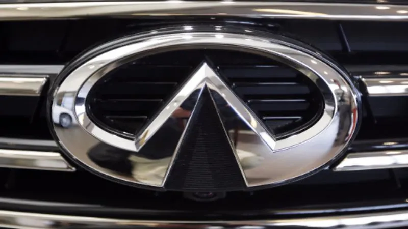 Водитель Infiniti насмерть сбил двух водителей других авто в МО 