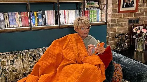 Меньшова показала свою шикарную квартиру