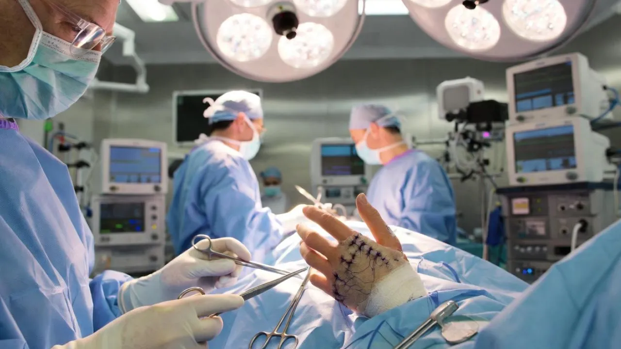«Будущее наступило!»: в России впервые провели операции по пересадке рук