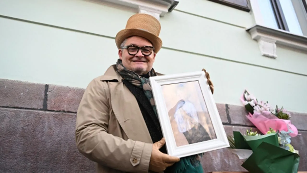 Историк моды Александр Васильев закатил истерику в казанском аэропорту
