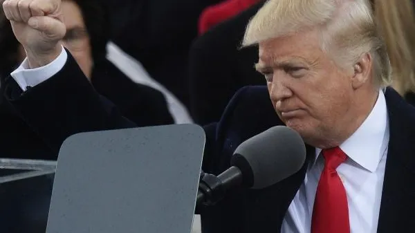 Трамп запустил на своей странице в Facebook ленту новостей