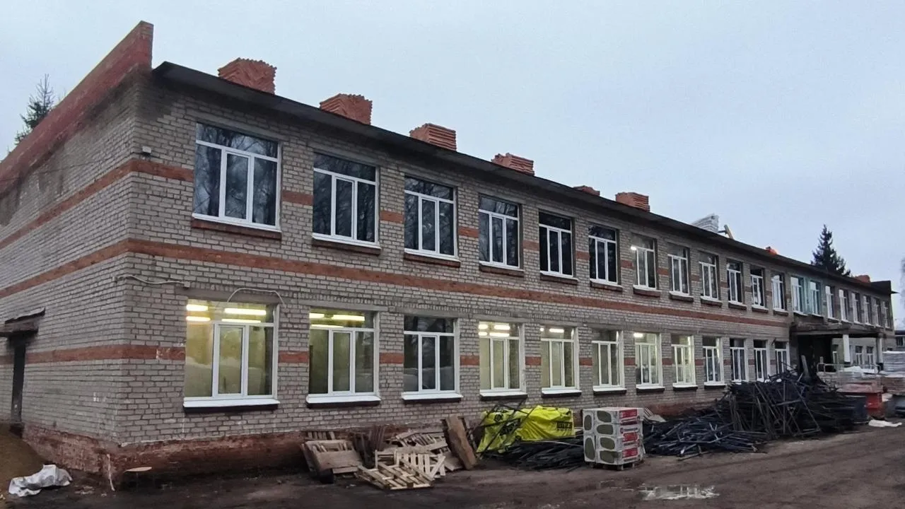 Кровельные работы стартовали в рамках капремонта школы «Созвездие Вента» в Можайске