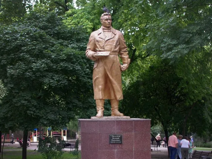 «Это рак души» - известный писатель об очередном сносе памятников в Киеве