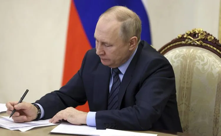 Путин подписал о запрете ЛГБТ-пропаганды