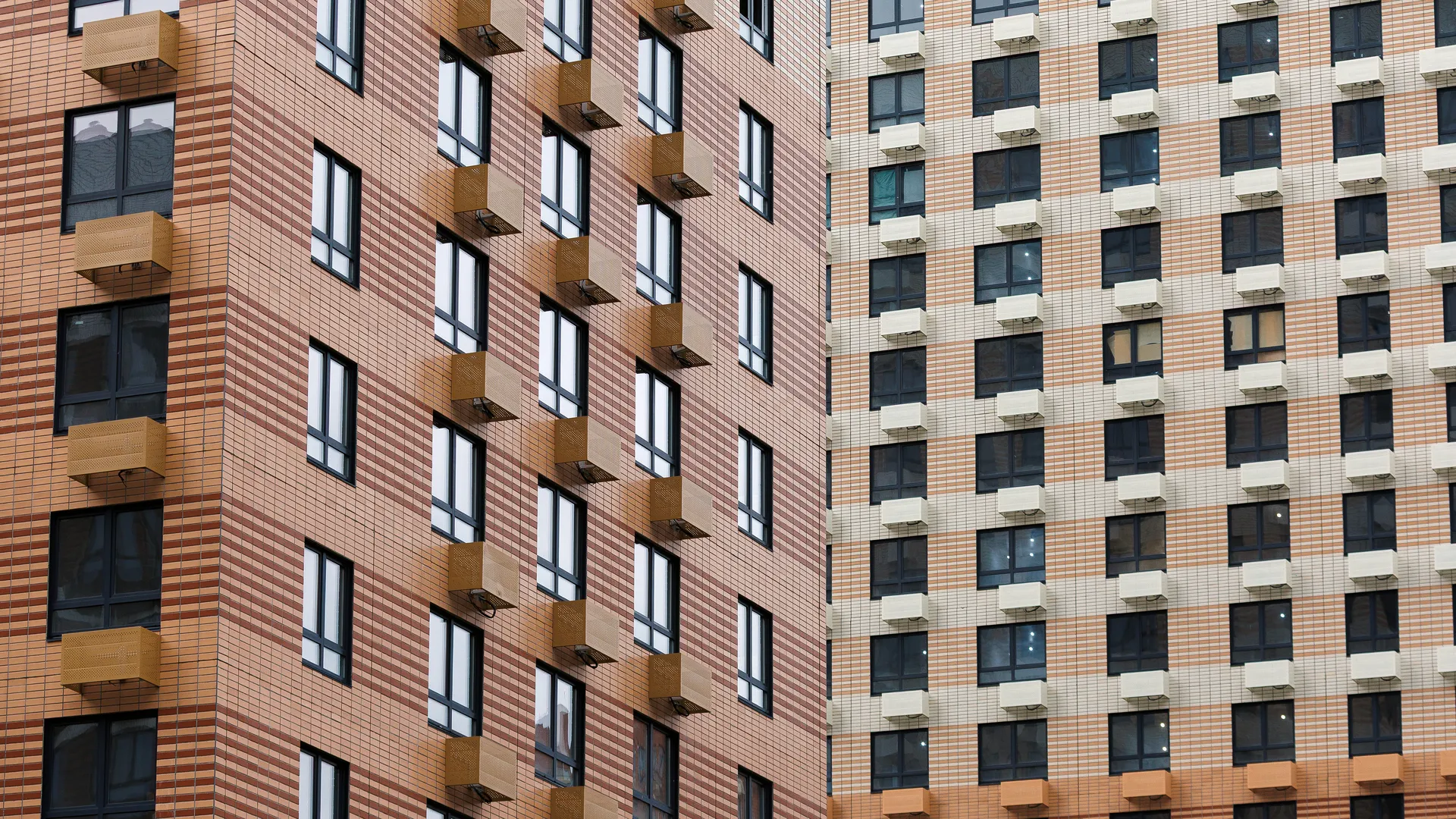 Многоэтажки в городе Котельники осенью